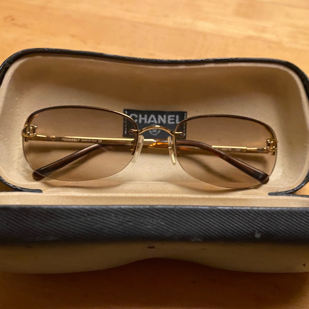 CHANEL Brown Gradient Rimless Sunglasses with Gold Hardware